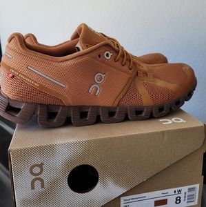 ON running shoe for women size 8